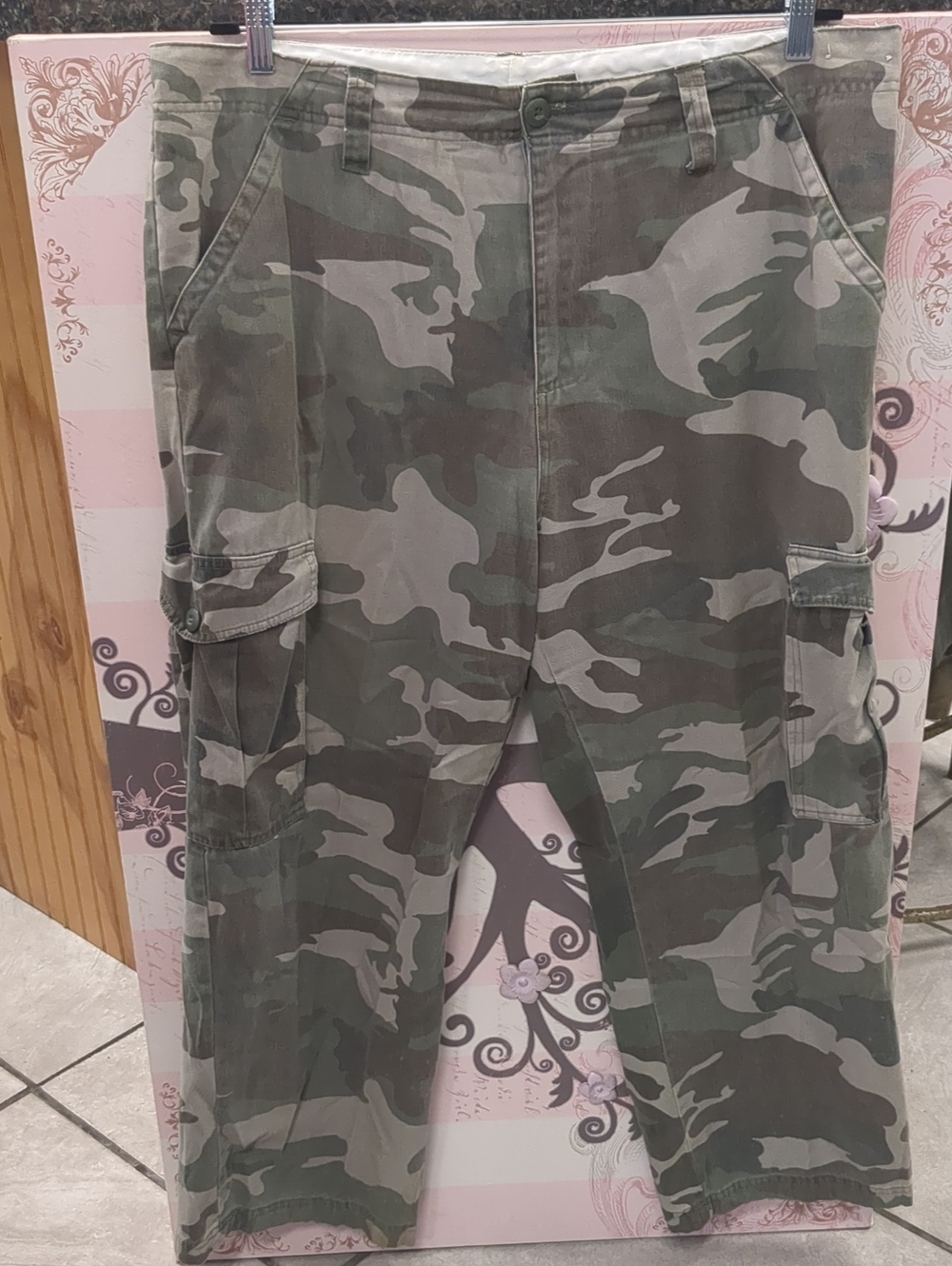 Men's Camo Cargo Pants In Olive Green